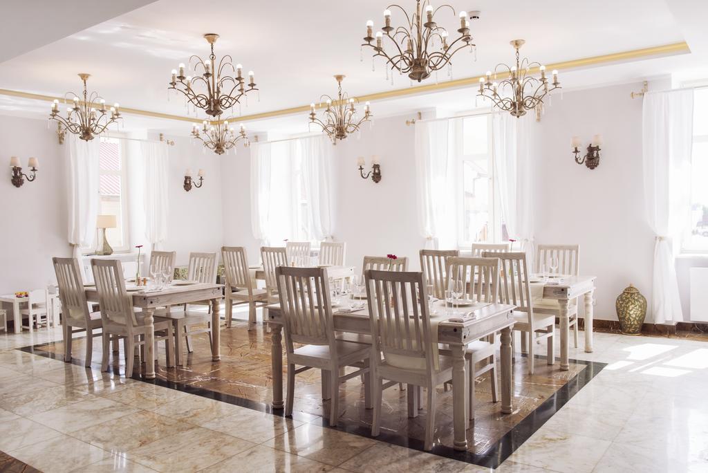 Orient Palace Bielany Wrocławskie エクステリア 写真