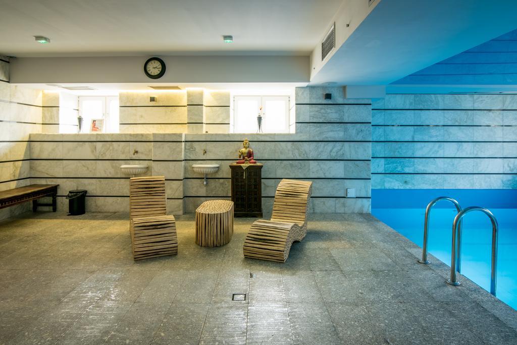 Orient Palace Bielany Wrocławskie エクステリア 写真