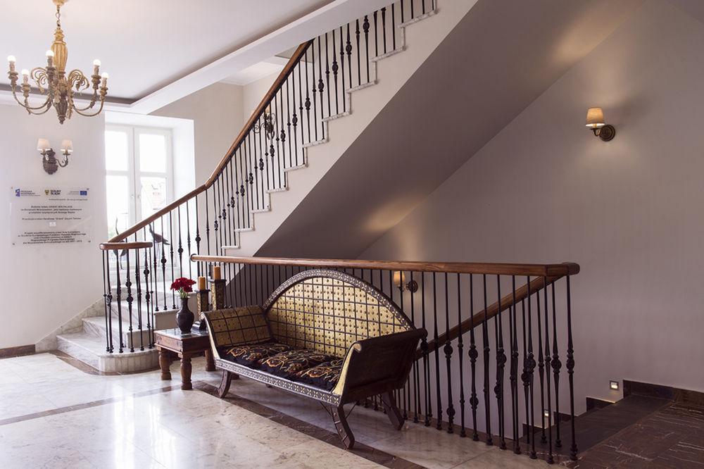 Orient Palace Bielany Wrocławskie エクステリア 写真