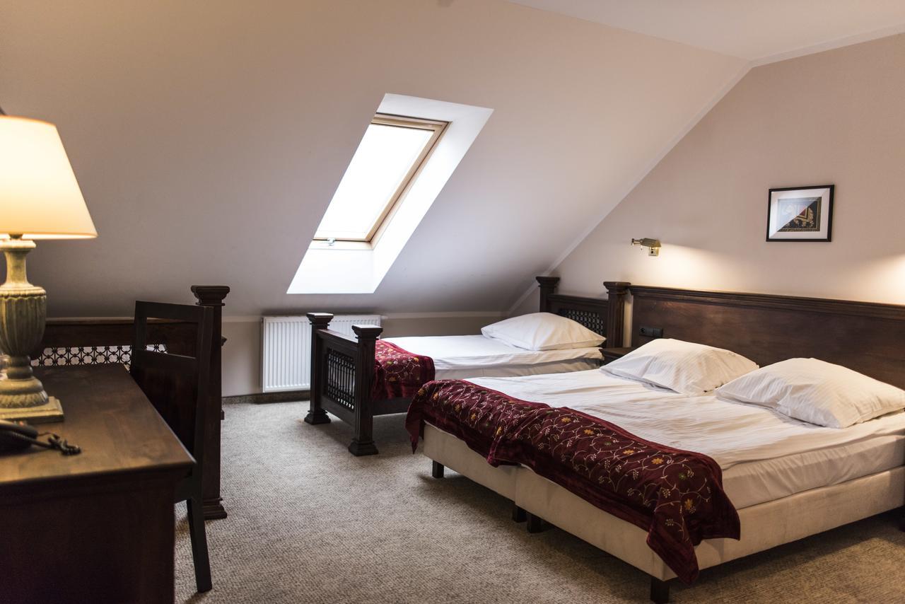 Orient Palace Bielany Wrocławskie エクステリア 写真