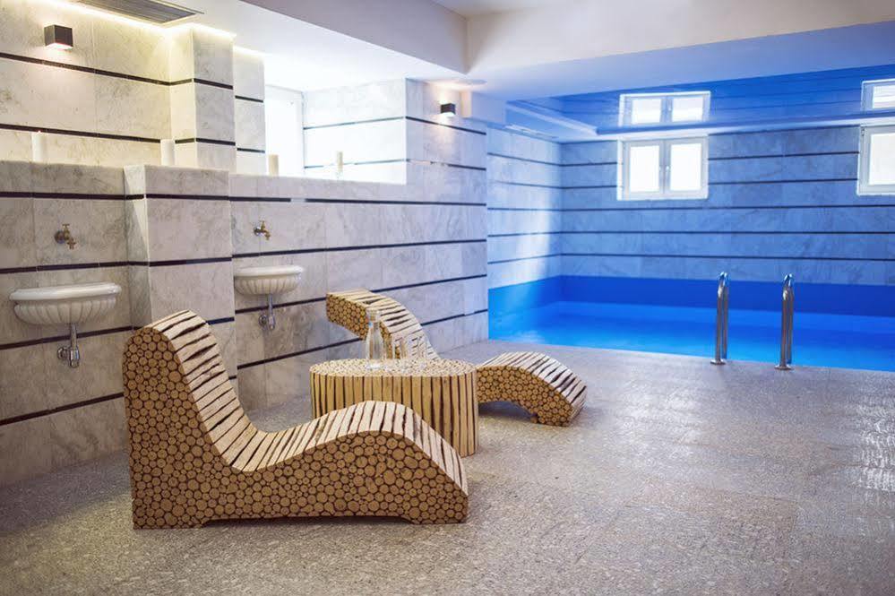 Orient Palace Bielany Wrocławskie エクステリア 写真