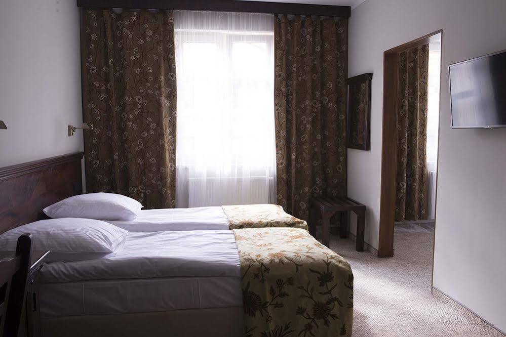 Orient Palace Bielany Wrocławskie エクステリア 写真