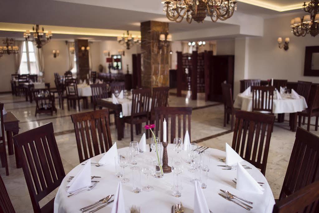 Orient Palace Bielany Wrocławskie エクステリア 写真